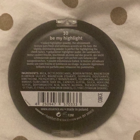 Essence Highlighter in shade 10 - Picture 2 of 2